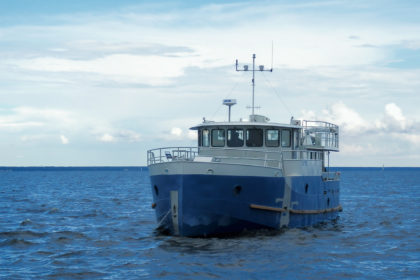 Яхта-coaster "ЮГС" во время выхода в Финском заливе